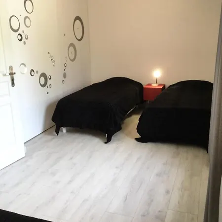 Larrondoa Maison Nyaraló *